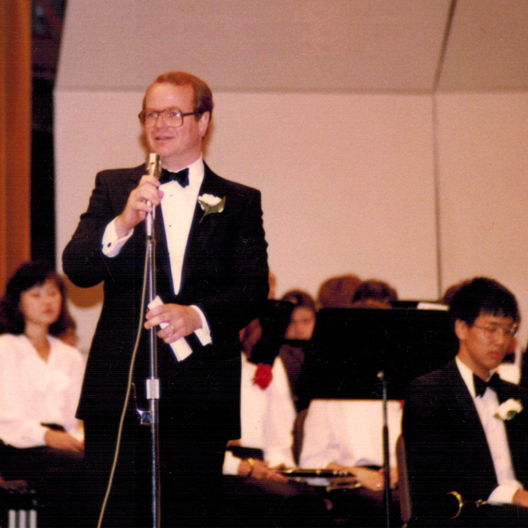  Moss addresses the audience at a York Varsity Band concert (1980). 