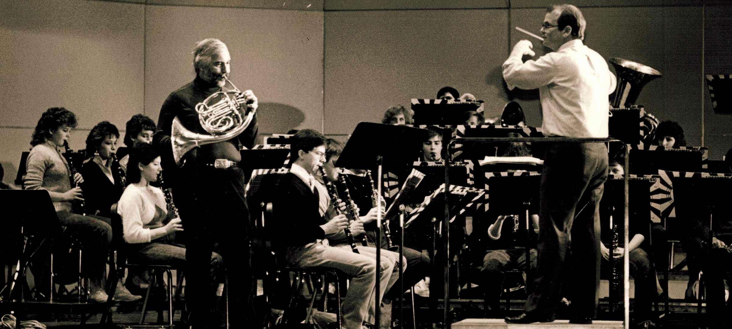  Dale Clevenger, Principal Horn, Chicago Symphony Orchestra, rehearses with Bruce Moss and the YHS Concert Band (1984)
(photo: Elmhurst Press) 