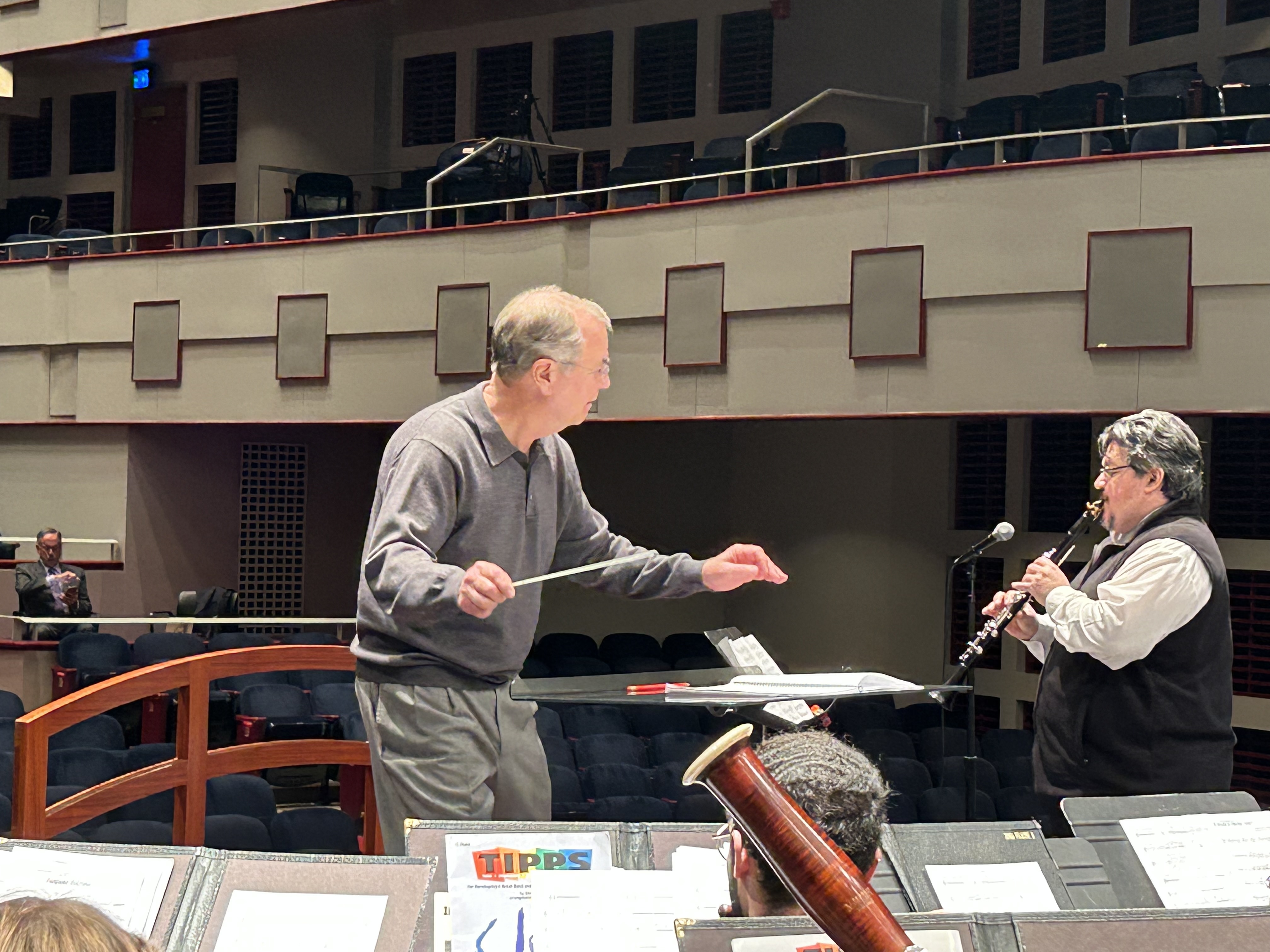  Full Circle - Moss rehearses the Univeristy of Iowa Symphony Band at the 88th ABA Convention (2023). Mvmt. 3 - Concerto for Clarinet and Wind Ensemble (Ticheli). Jorge Montilla, soloist 