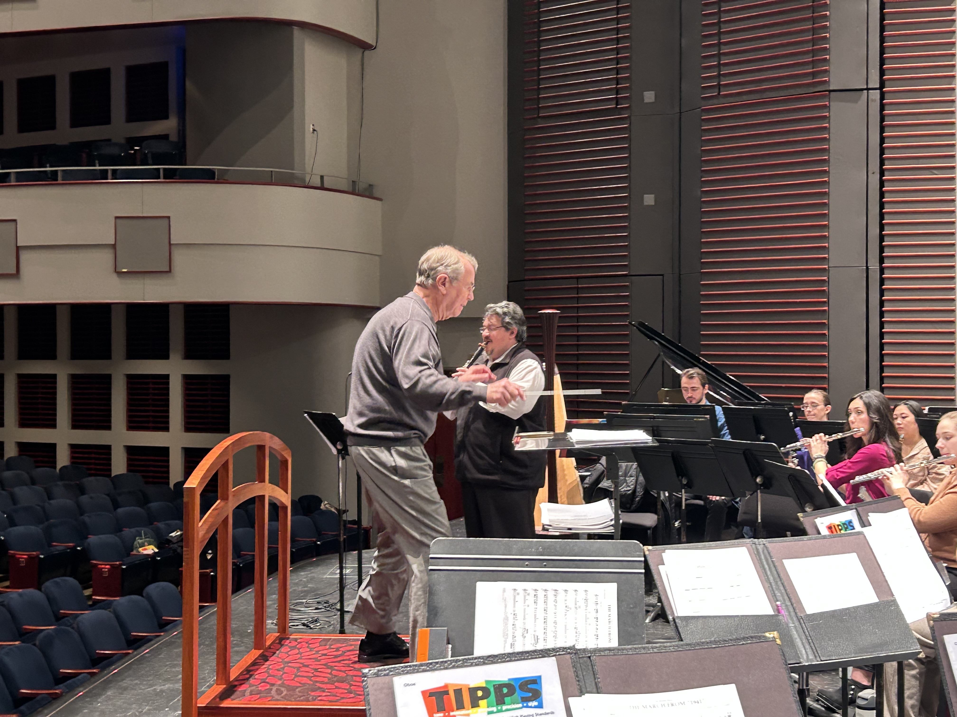  Full Circle - Moss rehearses the Univeristy of Iowa Symphony Band at the 88th ABA Convention (2023). Mvmt. 3 - Concerto for Clarinet and Wind Ensemble (Ticheli). Jorge Montilla, soloist 