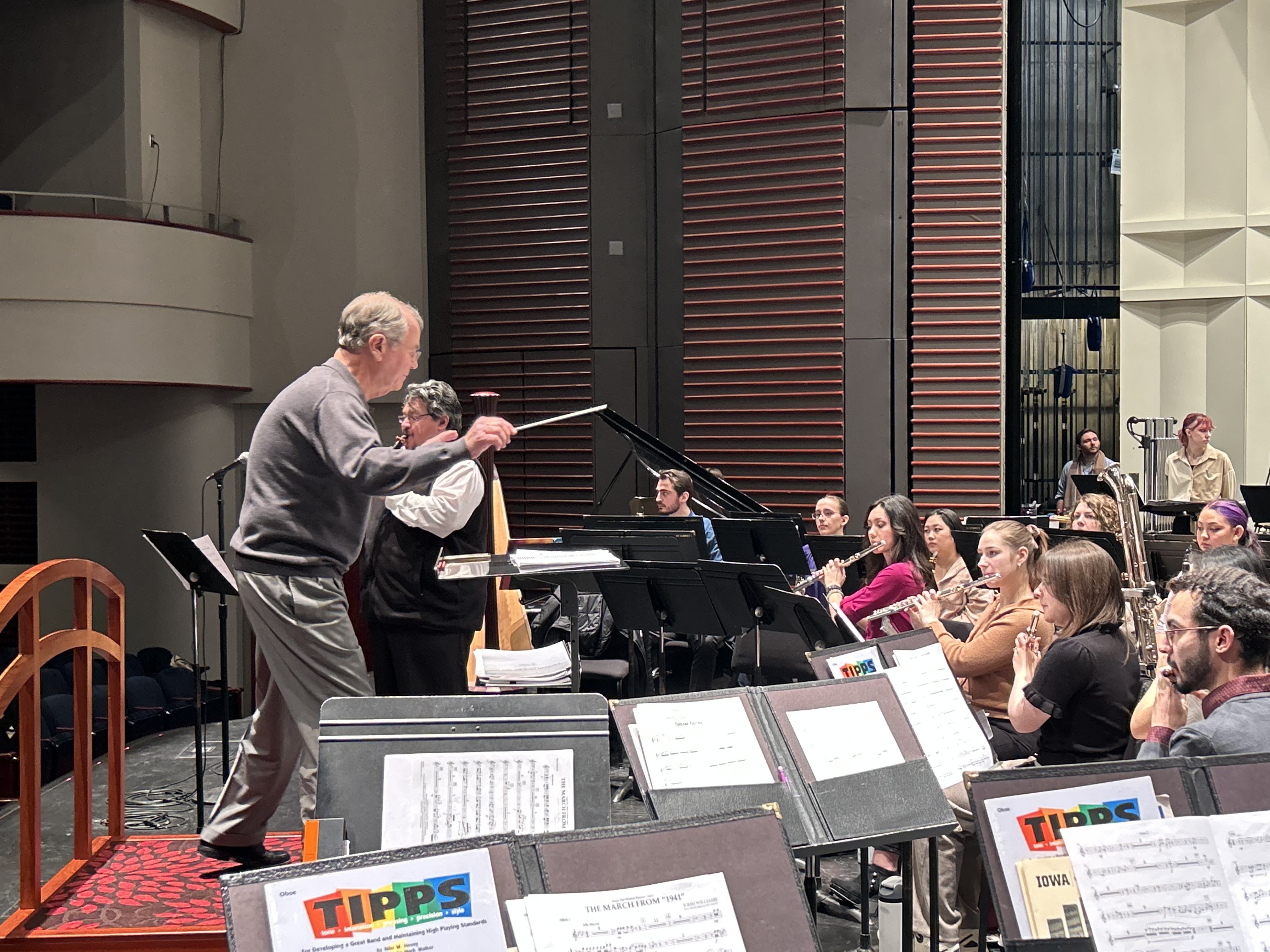  Full Circle - Moss rehearses the Univeristy of Iowa Symphony Band at the 88th ABA Convention (2023). Mvmt. 3 - Concerto for Clarinet and Wind Ensemble (Ticheli). Jorge Montilla, soloist 