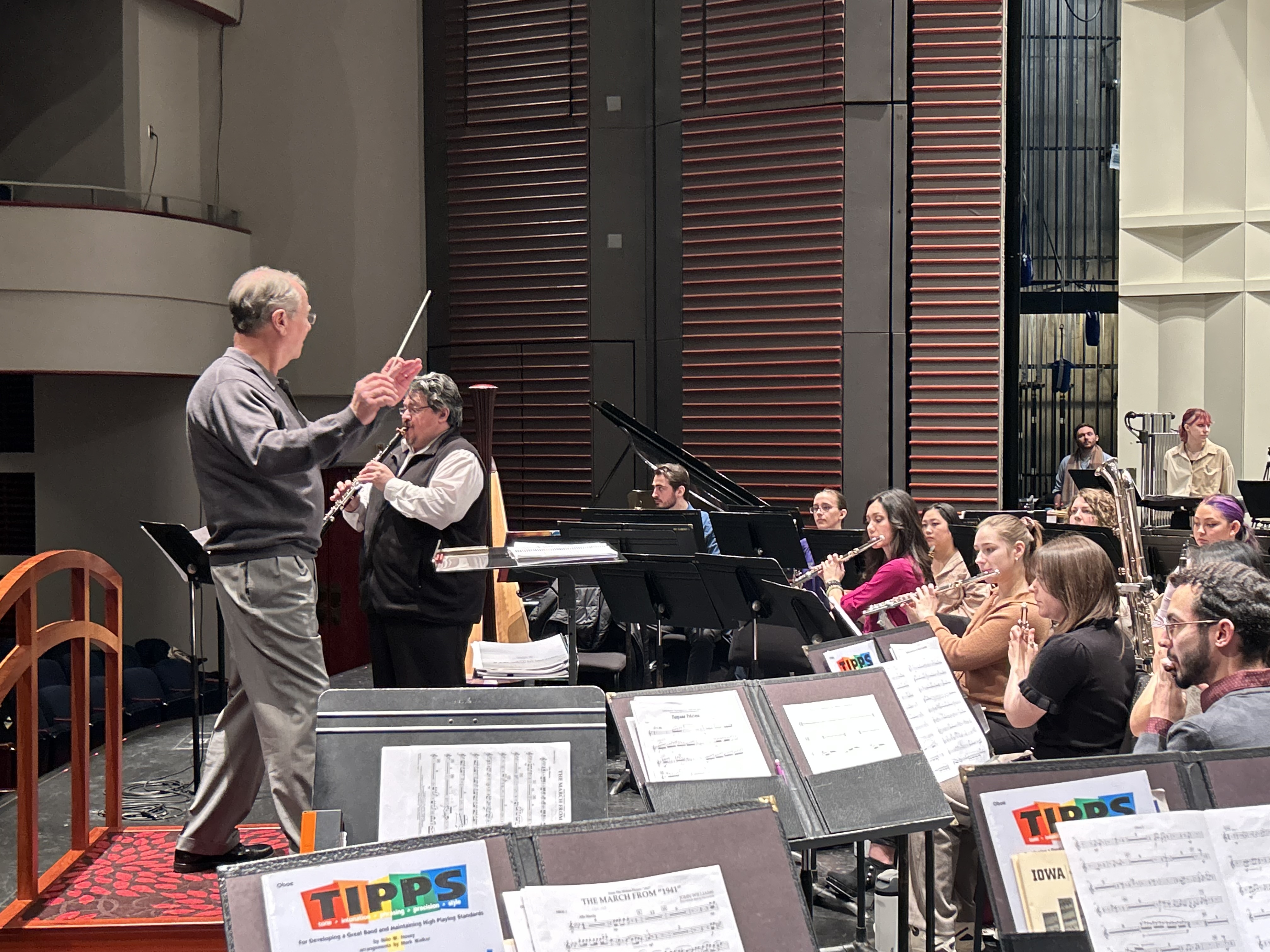  Full Circle - Moss rehearses the Univeristy of Iowa Symphony Band at the 88th ABA Convention (2023). Mvmt. 3 - Concerto for Clarinet and Wind Ensemble (Ticheli). Jorge Montilla, soloist 
