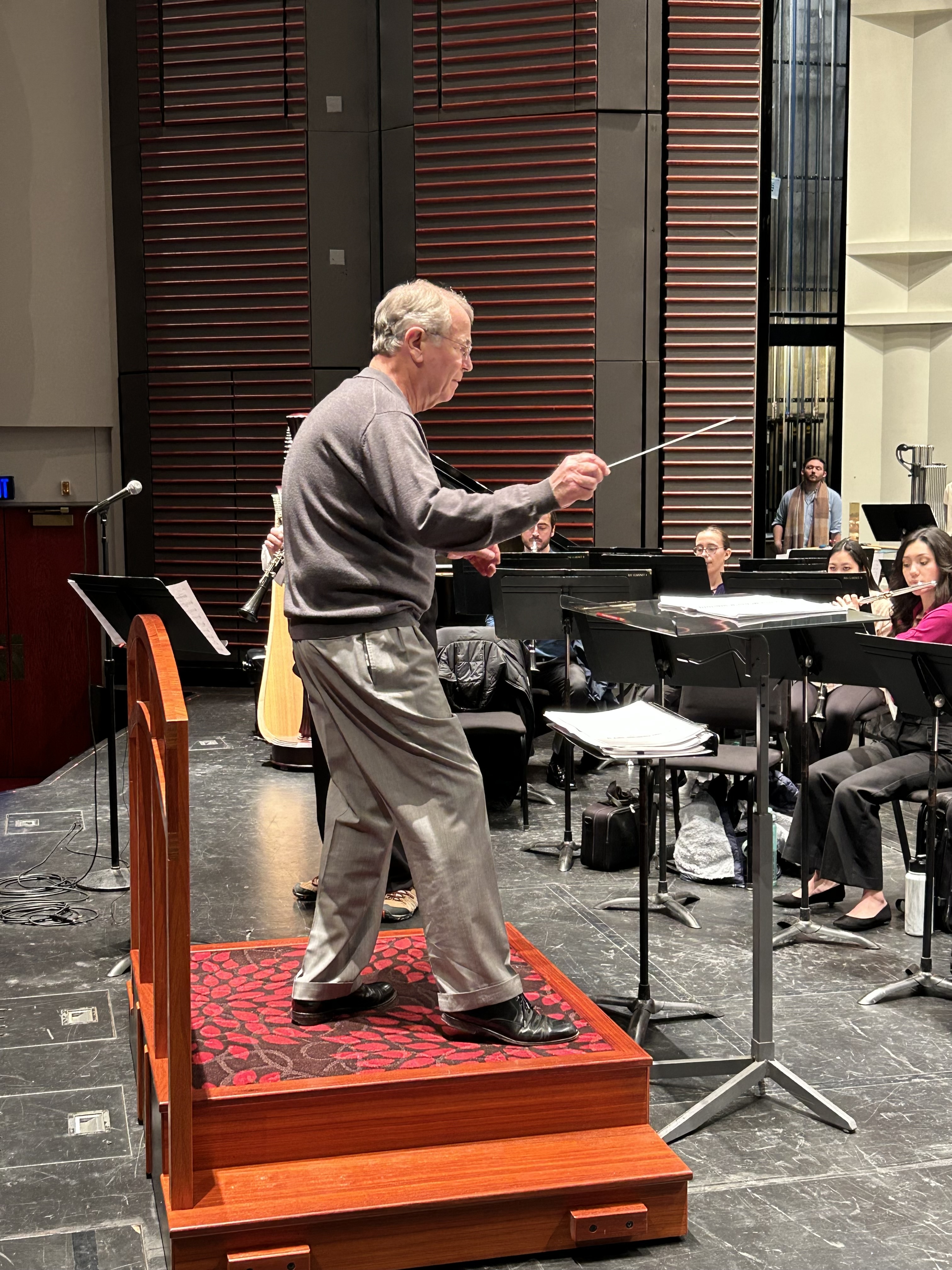  Full Circle - Moss rehearses the Univeristy of Iowa Symphony Band at the 88th ABA Convention (2023). Mvmt. 3 - Concerto for Clarinet and Wind Ensemble (Ticheli). Jorge Montilla, soloist 