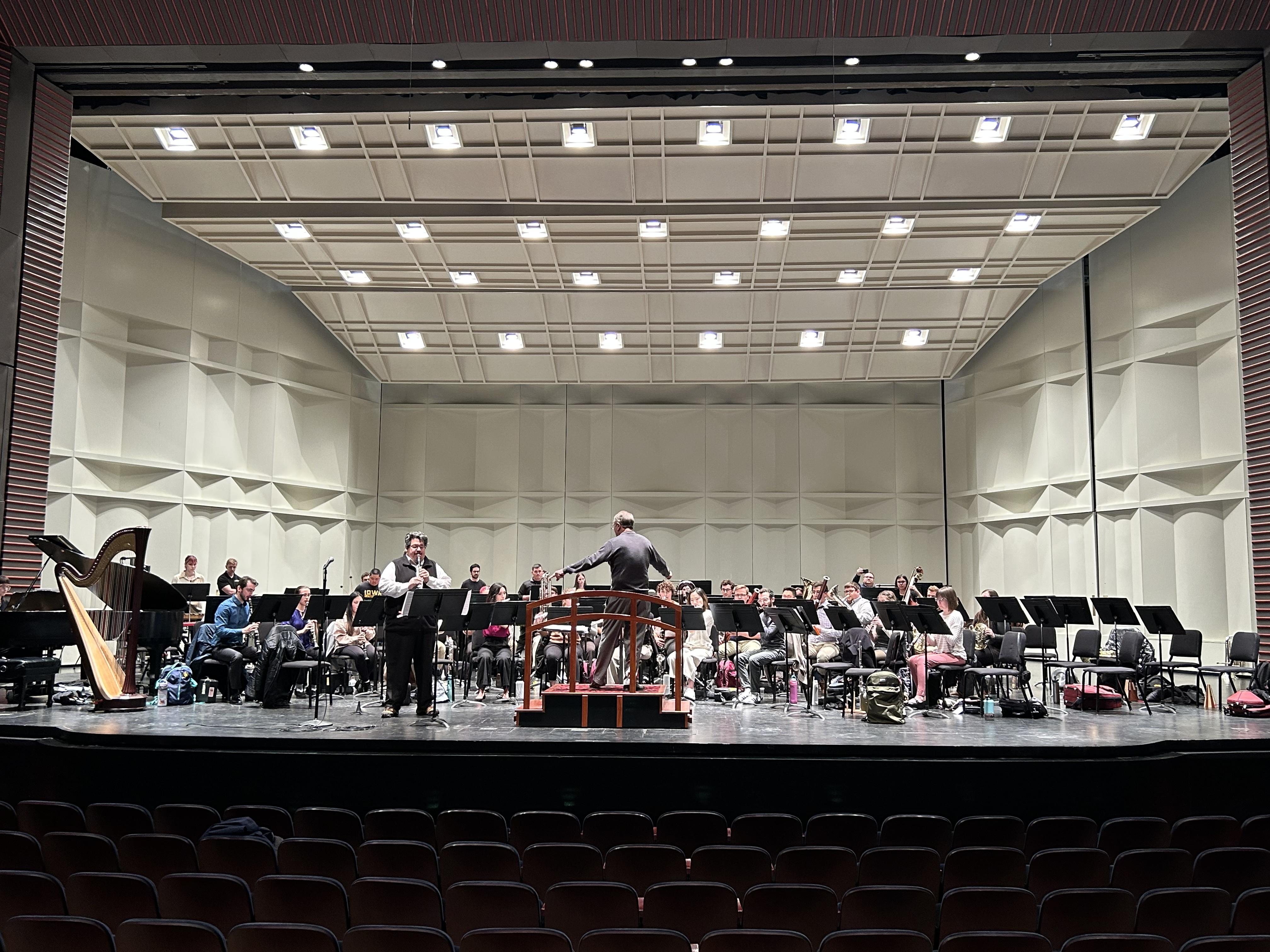  Full Circle - Moss rehearses the Univeristy of Iowa Symphony Band at the 88th ABA Convention (2023). Mvmt. 3 - Concerto for Clarinet and Wind Ensemble (Ticheli). Jorge Montilla, soloist 