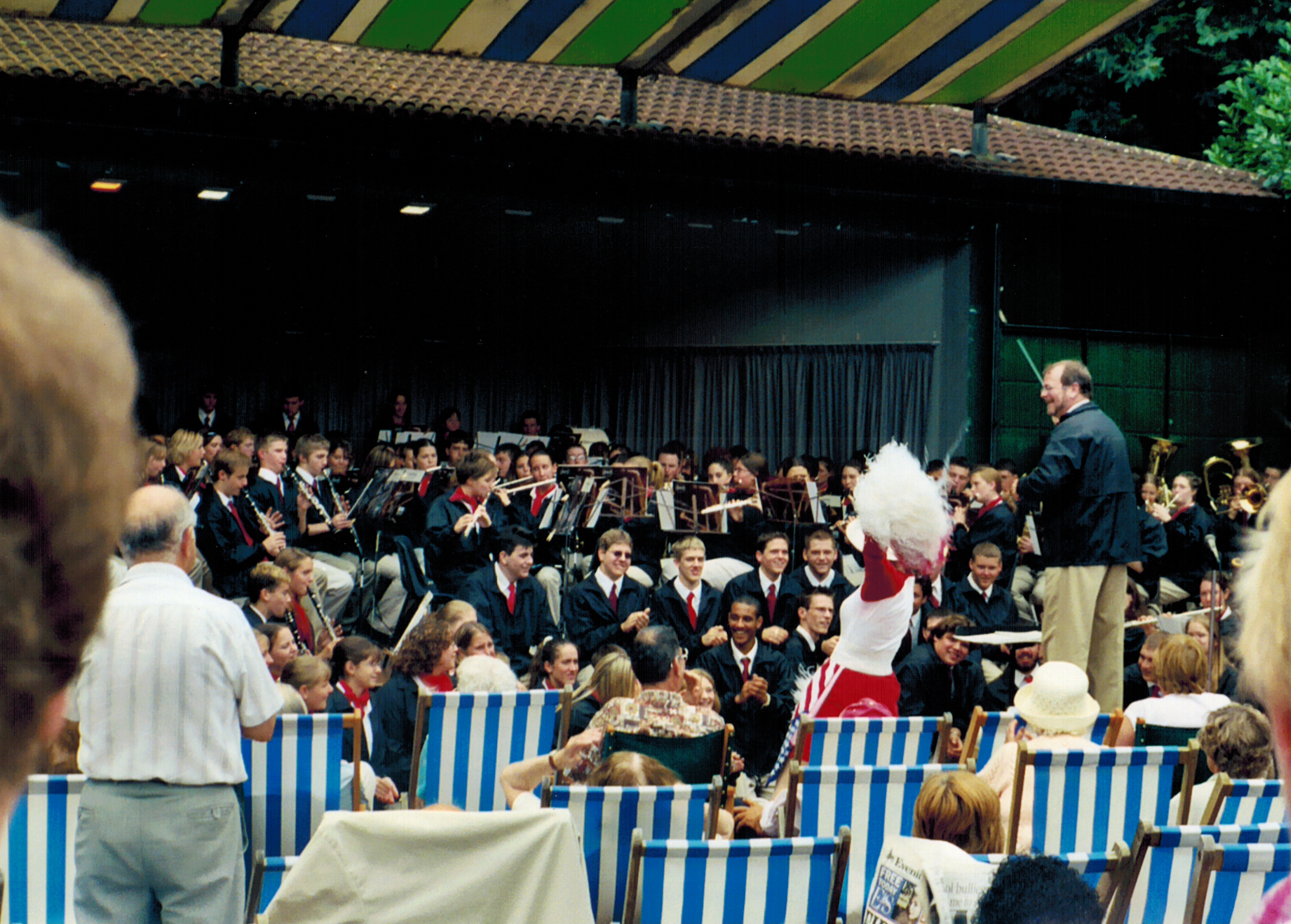  Dr. Moss conducting the combined band and choir at Victoria Embankment Gardens (London) (2003)  